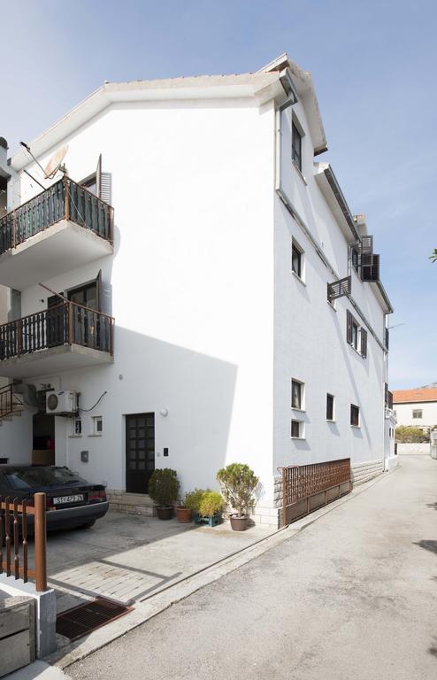 Apartment Kurbasa Kastela Exterior photo
